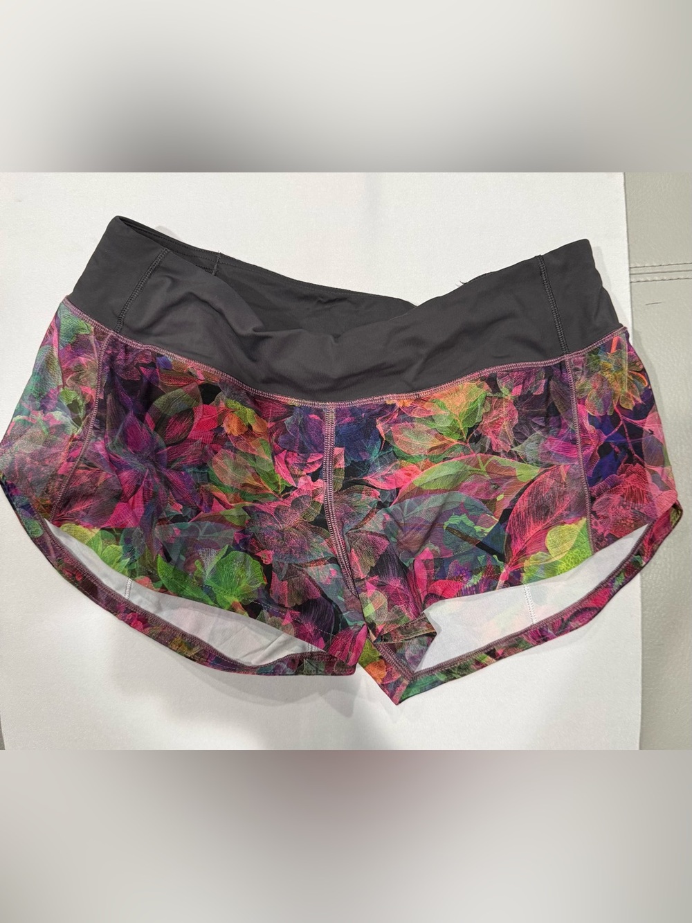 Lululemon SPEED UP Short 2.5” - Size 4 NEW